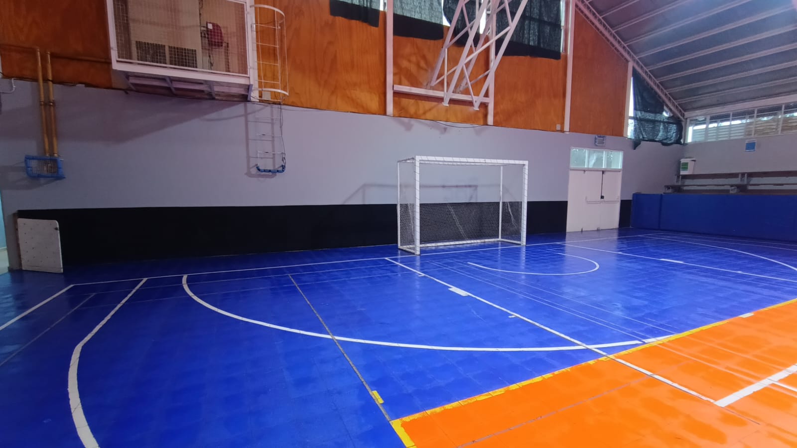 El SAF se renovó de punta a punta: una semana de trabajo intensivo dejó el Salón de Actividades Físicas de Villa Pehuenia Moquehue en las mejores condiciones